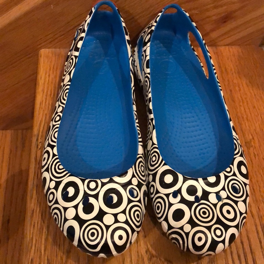 Black and white patterned crocs